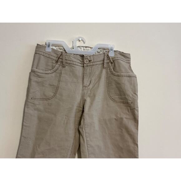 Maurices Brown Khaki Capri Shorts Womens Size 11/12 Cotton Mid Rise - Picture 3 of 7